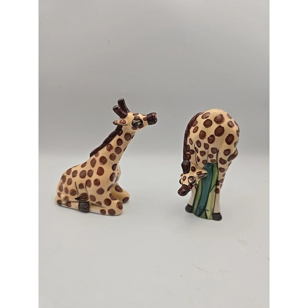 Whimsical Giraffe Salt and Pepper shakers Blue Sky Lynda‎ Corneille